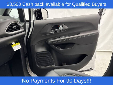 2026 Chrysler Pacifica Select