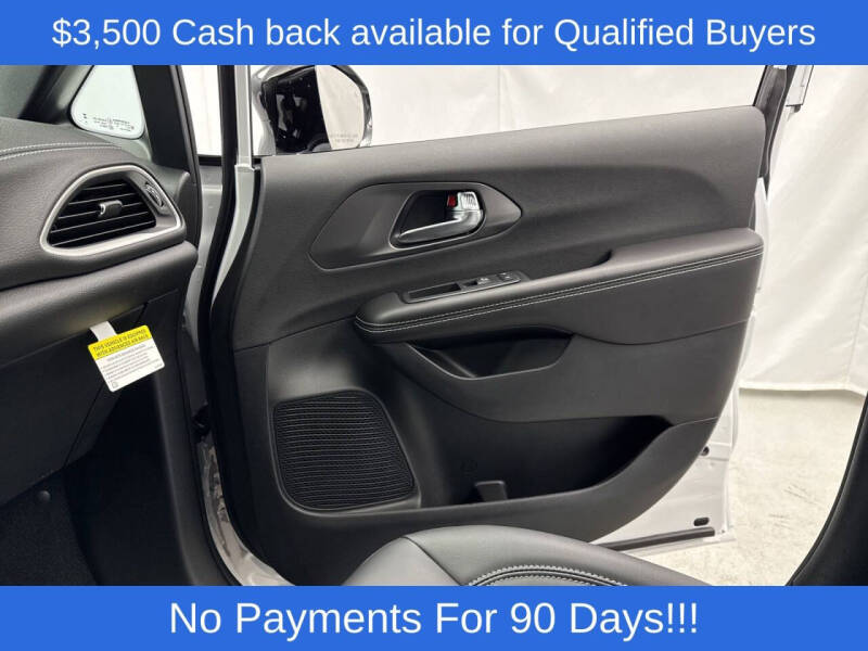 2026 Chrysler Pacifica Select