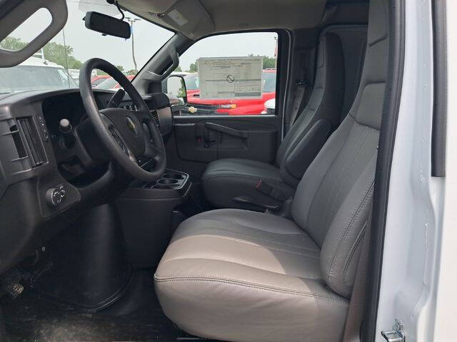 2025 Chevrolet Express 3500