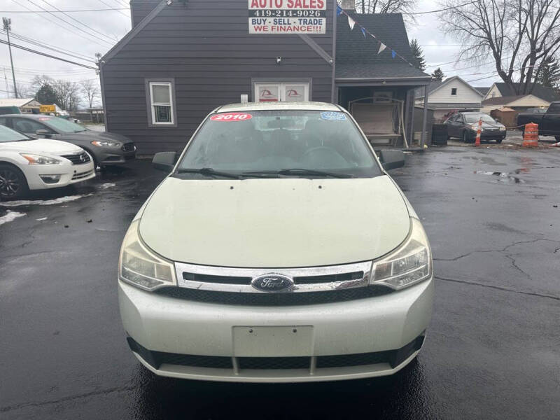 2010 Ford Focus SE's photo