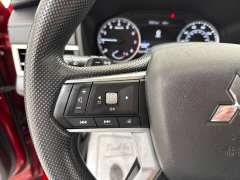 2022 Mitsubishi Outlander ES