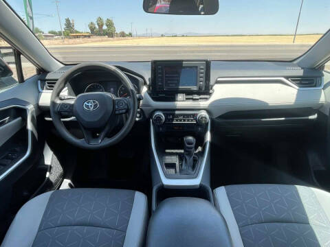 2022 Toyota RAV4 XLE