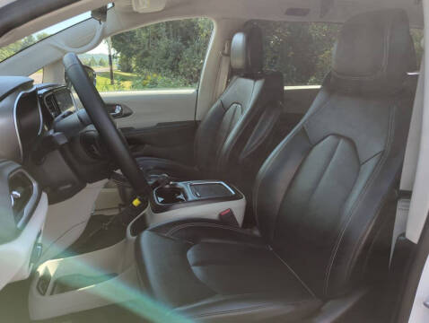 2024 Chrysler Pacifica Plug-In Hybrid Select