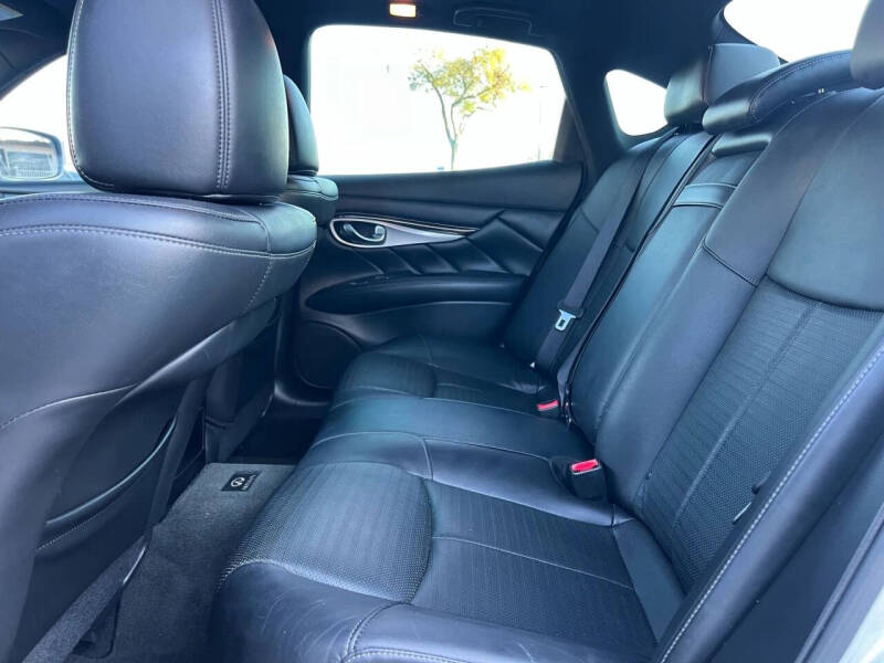 2014 Infiniti Q70 3.7