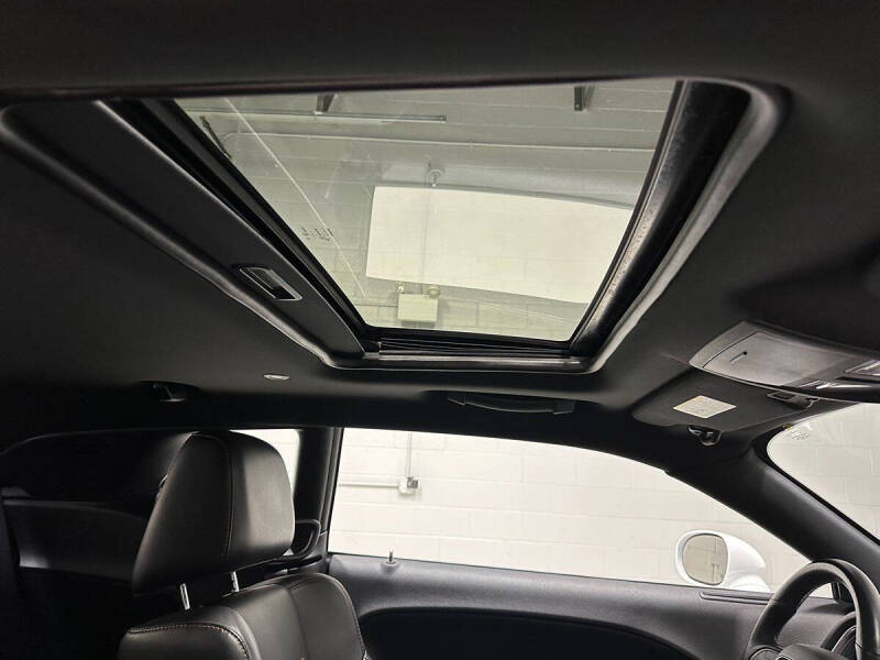 2016 Dodge Challenger 392 HEMI Scat Pack Shaker