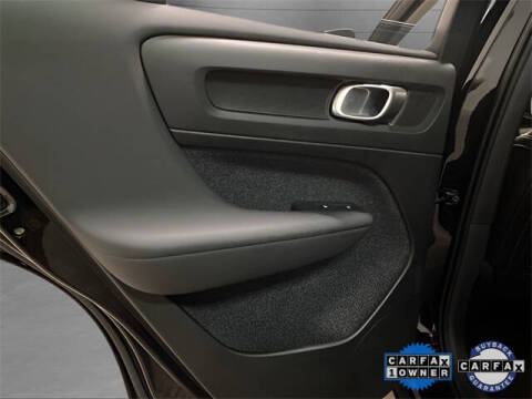 2025 Volvo XC40 B5 Plus Bright Theme