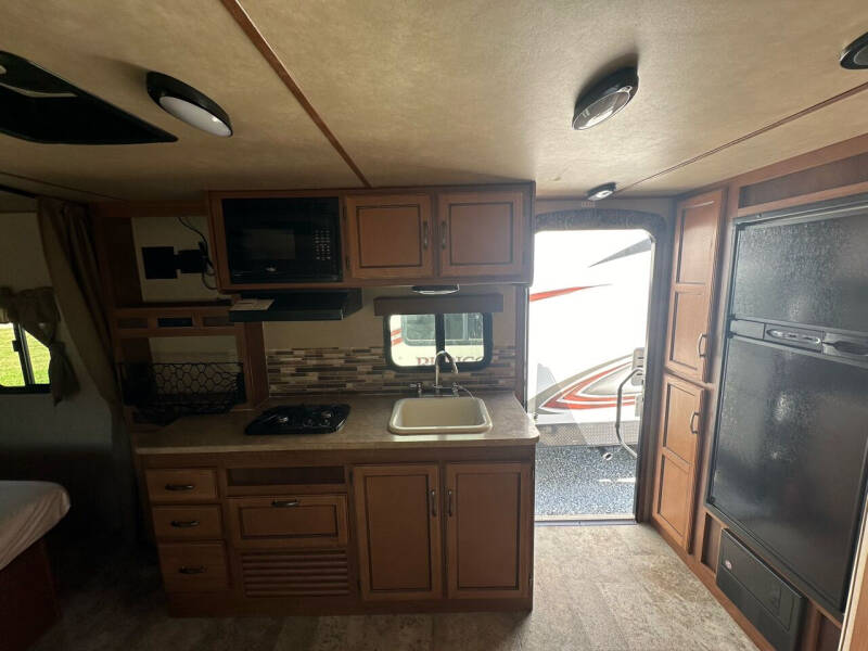 2017 Crossroads RV Sunset Trail Ultra Lite