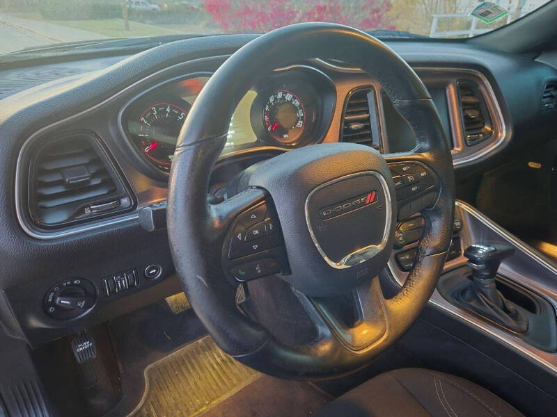 2016 Dodge Challenger SXT Plus