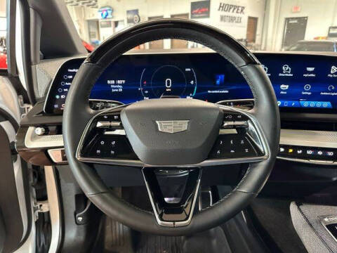 2025 Cadillac OPTIQ Luxury 2