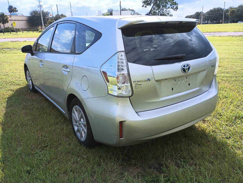 2012 Toyota Prius v Five
