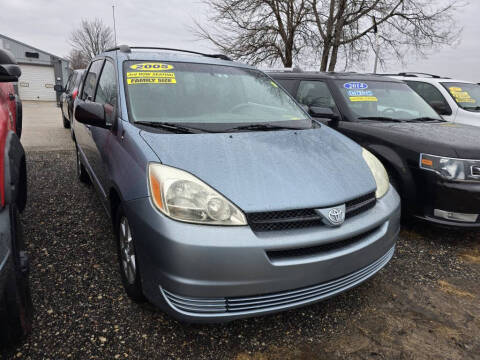 2005 Toyota Sienna for sale at Car Connection in Yorkville IL