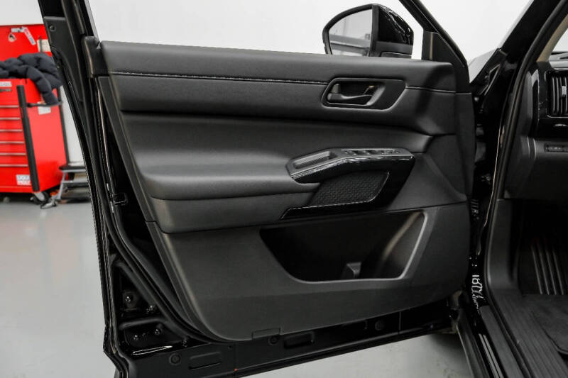 2025 Nissan Pathfinder S