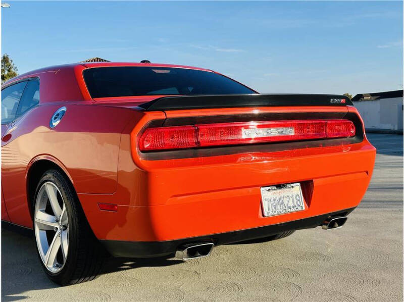 2008 Dodge Challenger SRT8 photo 16