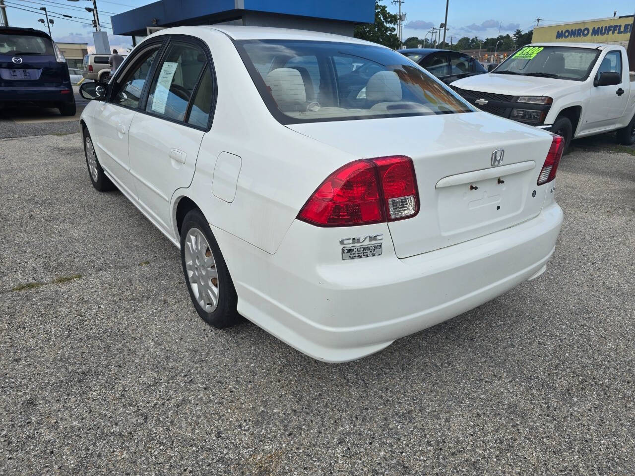 2005 Honda Civic for sale at QUEENSGATE AUTO SALES in York, PA