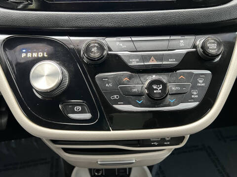 2017 Chrysler Pacifica Touring Plus