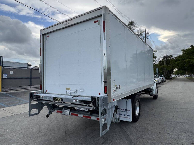 2019 Freightliner M2 106