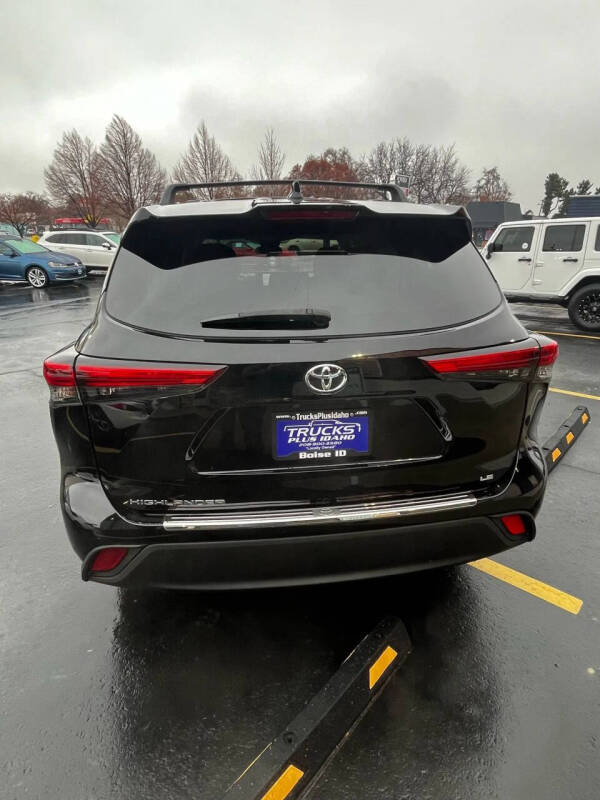 2020 Toyota Highlander LE