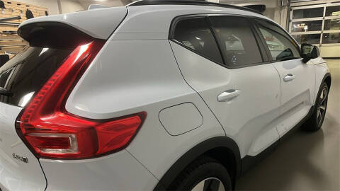2025 Volvo XC40 B5 Plus Dark Theme