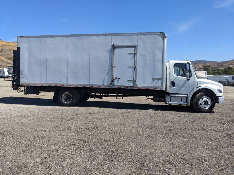 2018 Freightliner M2 106