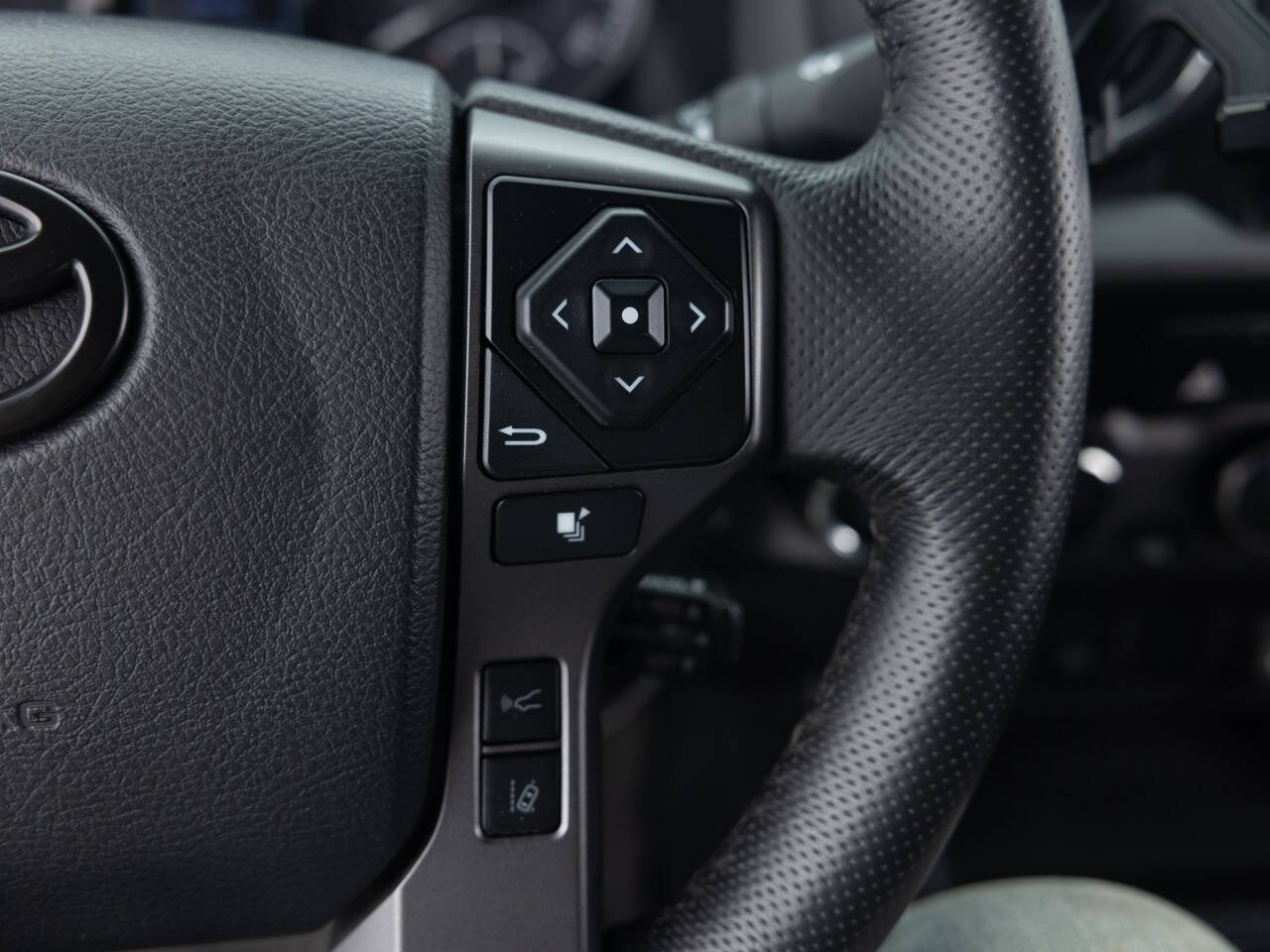 Used Car 2021 Toyota Tacoma  Sr V6 4x4 4dr Double Cab 5.0 Ft Sb For Sale Under $30,000 In Coal City, Illinois