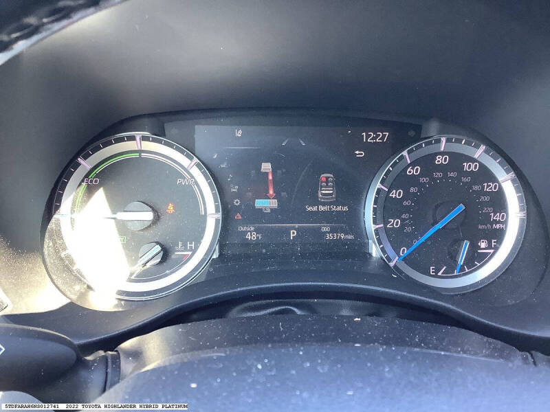 2022 Toyota Highlander Hybrid Platinum