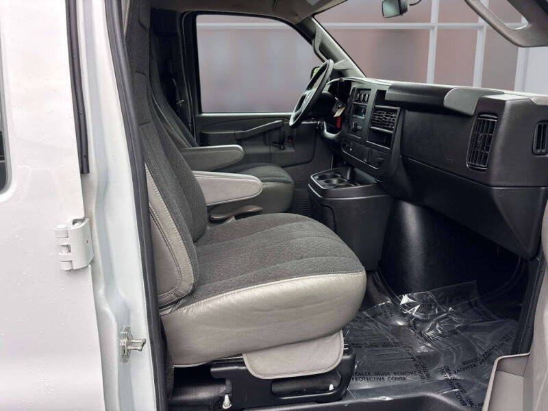 2024 Chevrolet Express 2500
