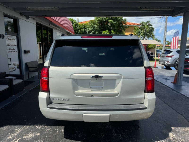 2016 Chevrolet Suburban LT photo 3