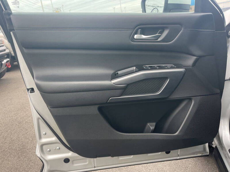 2023 Nissan Pathfinder SL