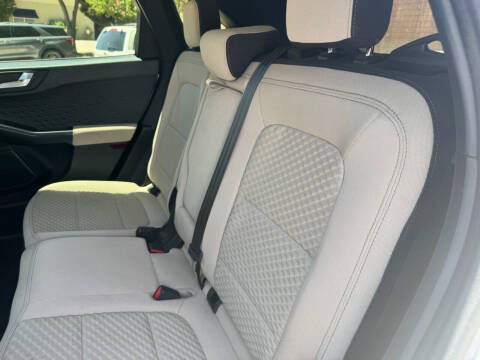 2020 Ford Escape SE