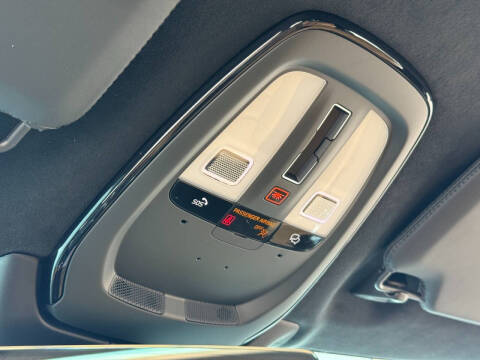 2024 Volvo XC90 Recharge T8 Ultimate Bright Theme 7P