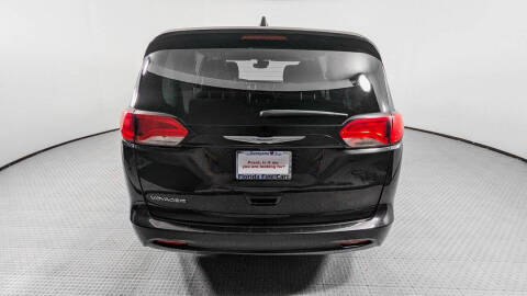 2023 Chrysler Voyager LX