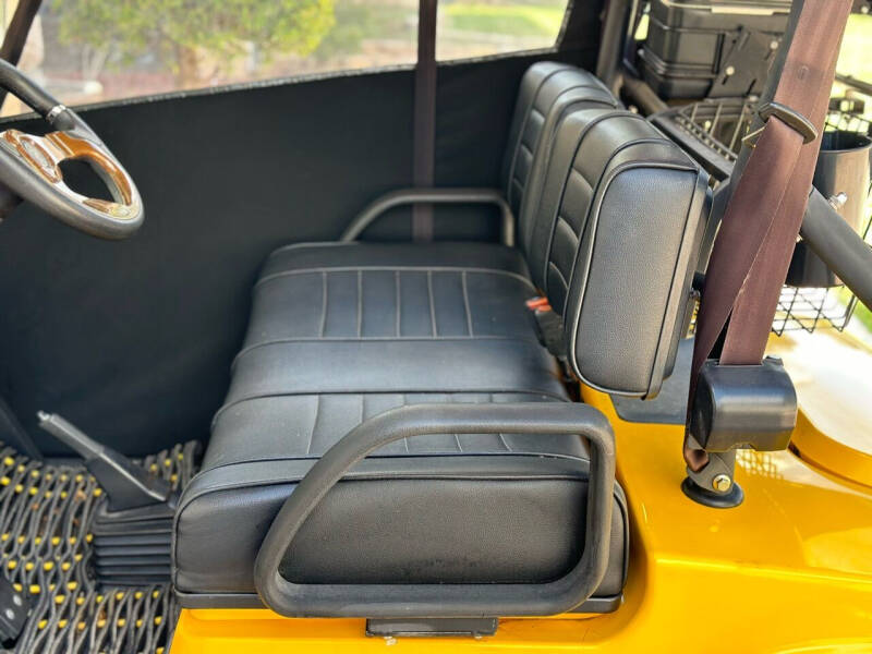 2010 TOMBERLIN E-MERGE GOLF CART