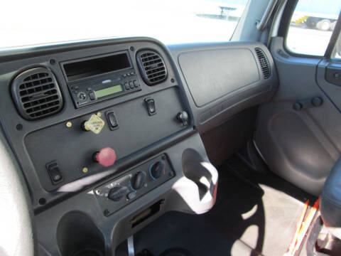 2005 Freightliner Business class M2