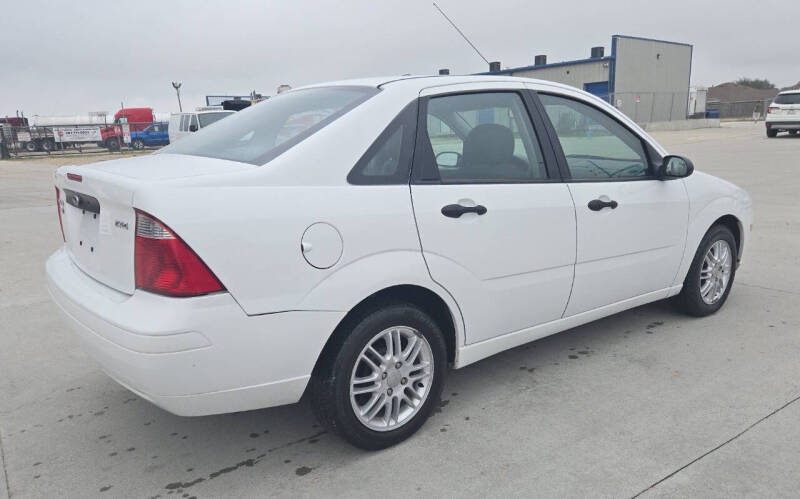 2006 Ford Focus null photo 17