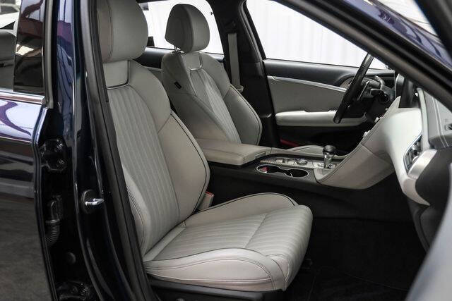 2023 Genesis G70