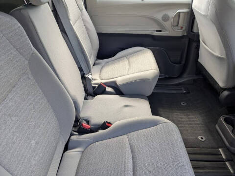 2021 Toyota Sienna LE 8-Passenger