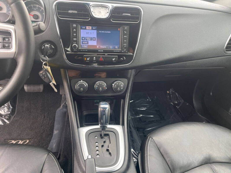 2011 Chrysler 200 Limited