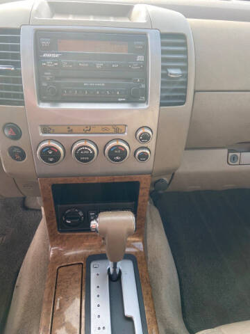 2005 Nissan Pathfinder LE