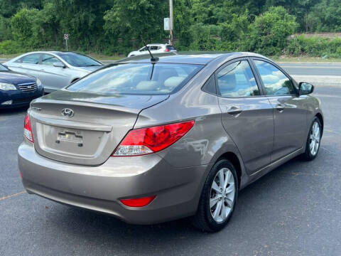 2012 Hyundai Accent GLS