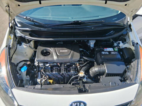 2016 Kia Rio 5-Door LX