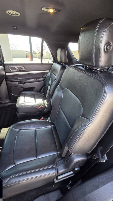 2017 Ford Explorer XLT - Photo 13