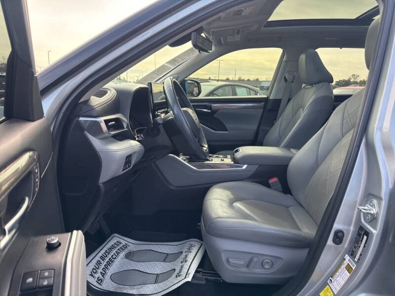 2021 Toyota Highlander Hybrid Platinum