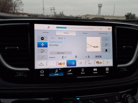 2026 Chrysler Pacifica Select