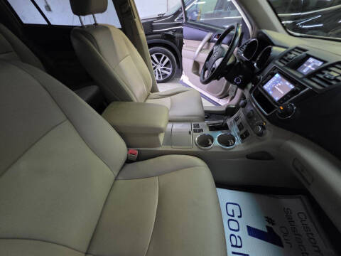 2013 Toyota Highlander SE