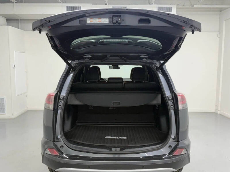 2017 Toyota RAV4 Hybrid SE