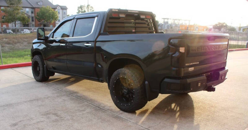 2021 Chevrolet Silverado 1500 LTZ photo 3