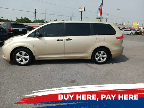 2014 Toyota Sienna for sale at Mid Valley Motors in La Feria TX