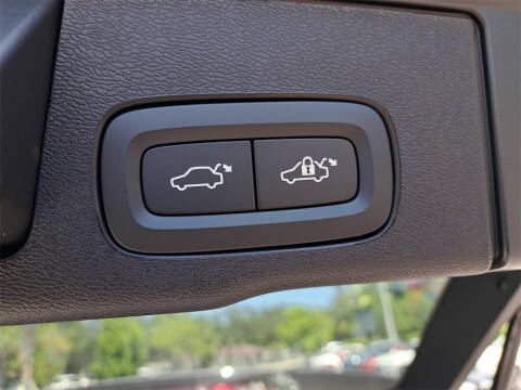 2025 Volvo XC60 B5 Plus Dark Theme