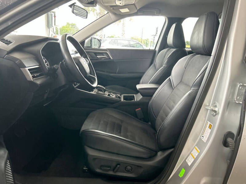 2024 Mitsubishi Outlander SE