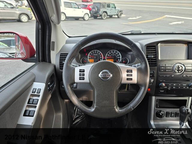 2012 Nissan Pathfinder LE
